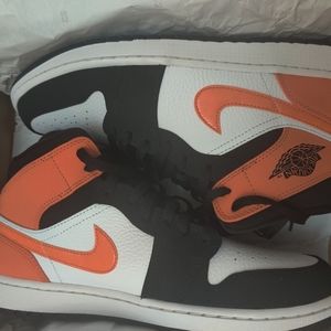 Air Jordan 1 shattered mid